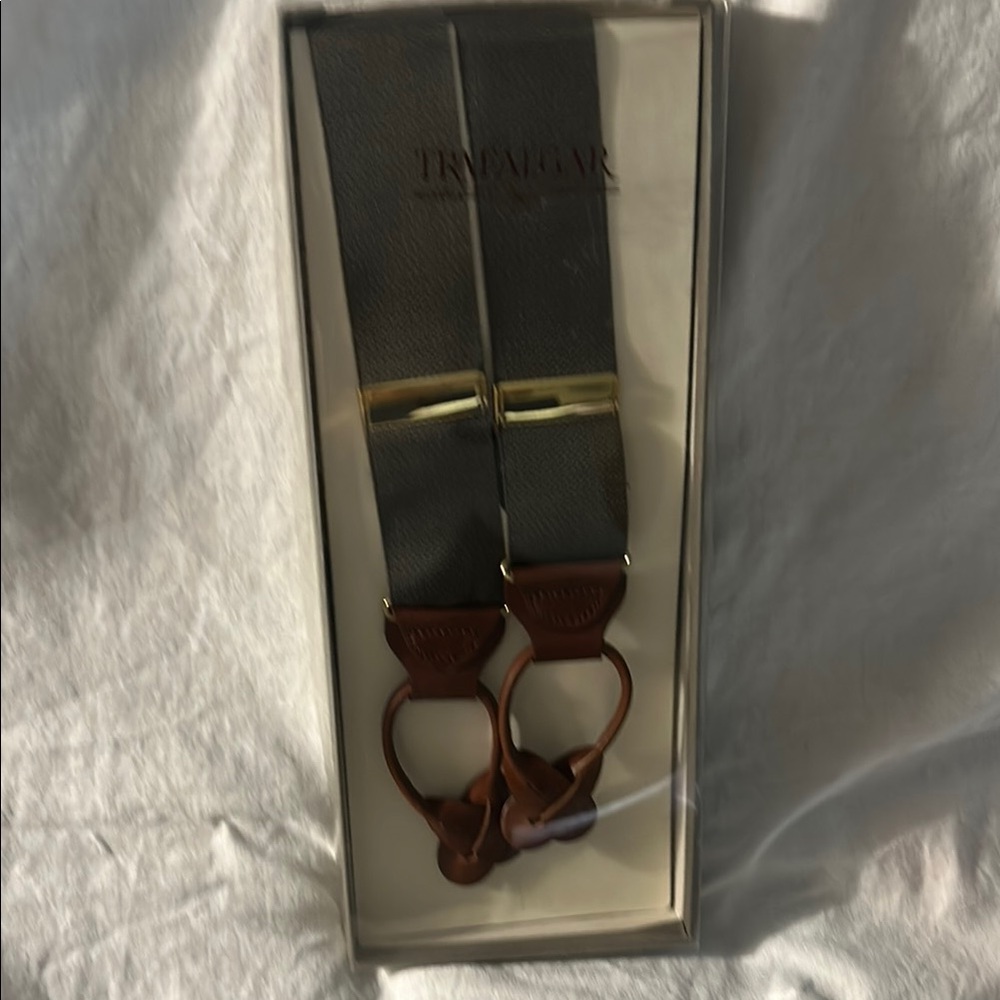 Trafalgar men suspenders dark green/black. Brown leather and gold look fasteners